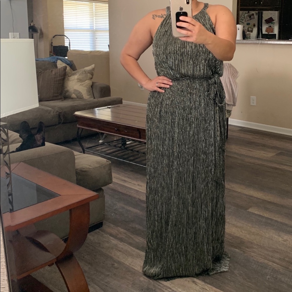 Formal dress - Picture 2 of 2